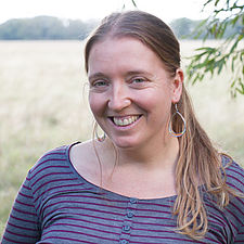 Eine Frau im Portrait.